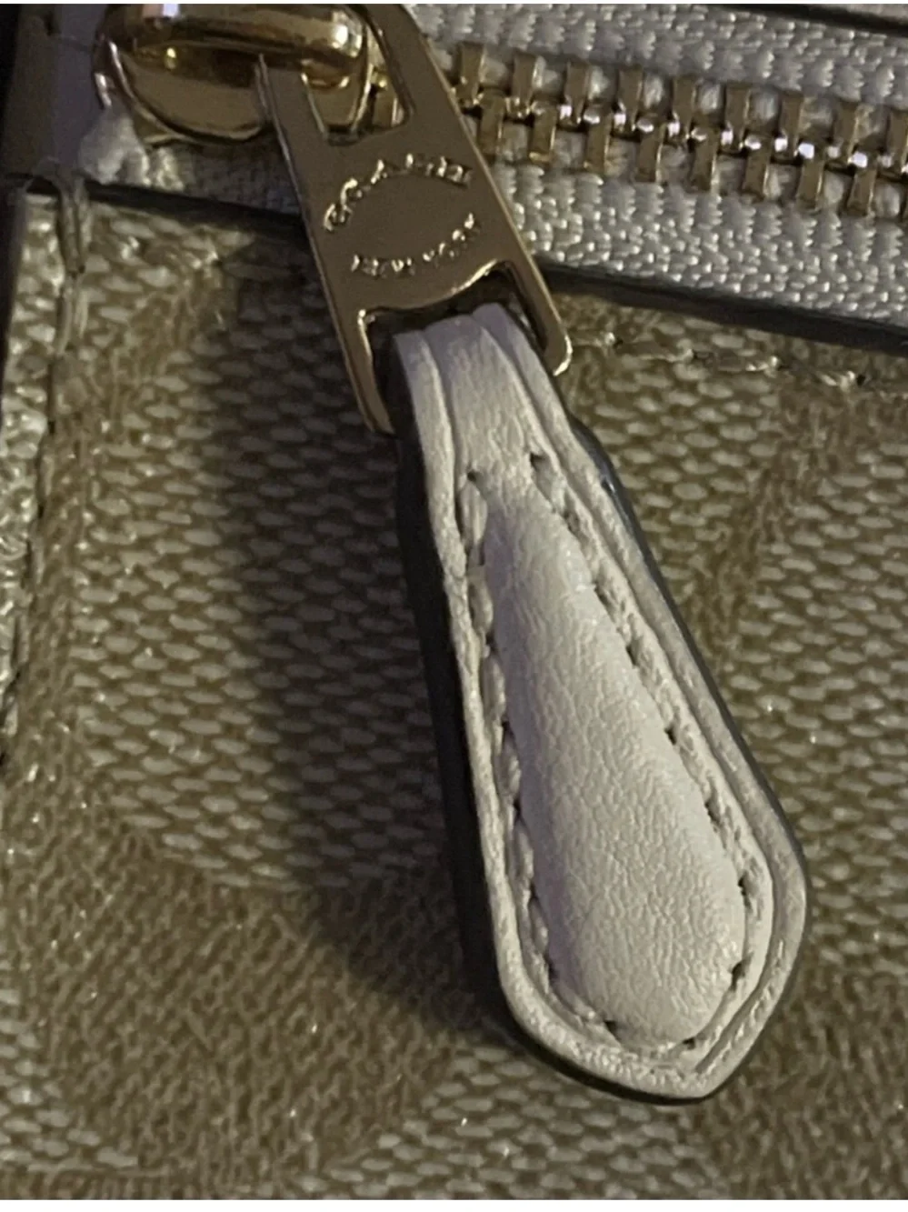 Coach C5966 Slim Trifold Wallet – Light Khaki/Chalk
